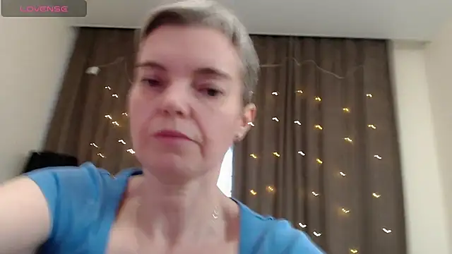 Cutie Erikaa1 online show from 12-28-24, 08:37