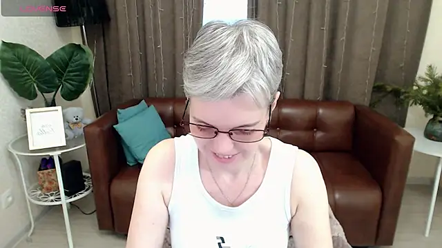 Cutie Erikaa1 online show from 01-09-25, 08:24