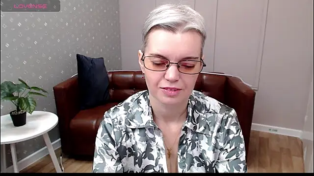 Cutie Erikaa1 online show from 12-18-25, 02:17