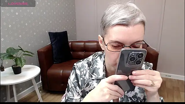 Cutie Erikaa1 online show from 12-19-25, 02:18