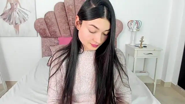 Snapshot of lauraparisi chatting on 09-25-25, 09:40 lauraparisi online show from 09-25-25, 09:40