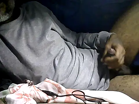 Snapshot of rootsf chatting on 10-22-25, 10:20 rootsf online show from 10-22-25, 10:20