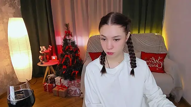 Snapshot of MilliBrown_ chatting on 12-17-24, 07:07 MilliBrown  online show from 12-17-24, 07:07