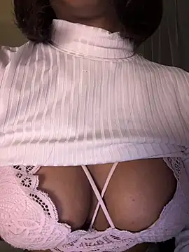 Snapshot of IamCrystal2 chatting on 01-16-25, 10:44 IamCrystal2 online show from 01-16-25, 10:44