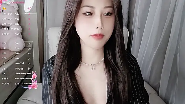 Snapshot of Blossom-666 chatting on 01-14-25, 08:15 Blossom-666 online show from 01-14-25, 08:15