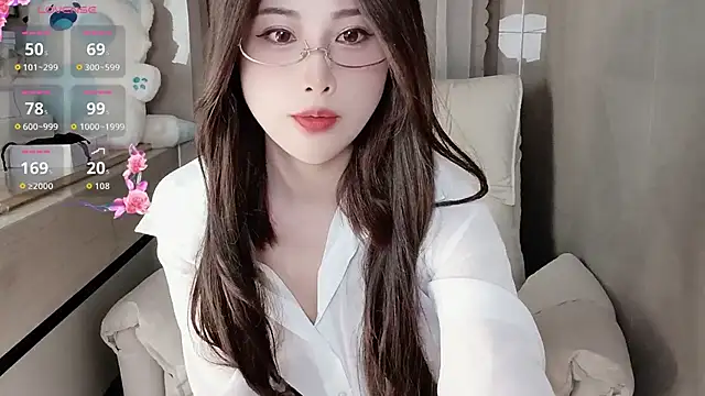 Snapshot of Blossom-666 chatting on 09-18-25, 02:52 Blossom-666 online show from 09-18-25, 02:52