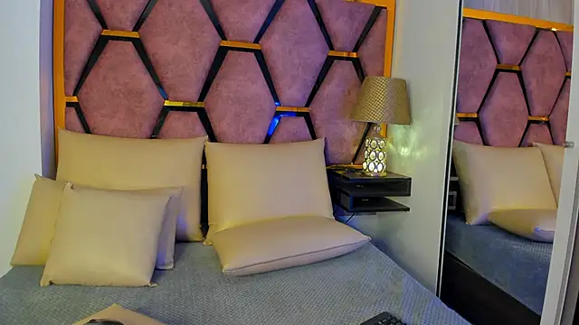 Snapshot of Valery_Foxx_ chatting on 12-22-24, 11:54 Valery Foxx online show from 12-22-24, 11:54