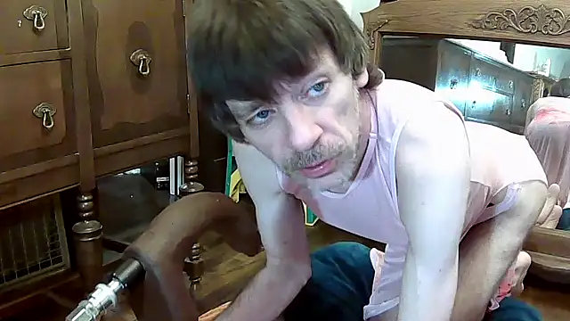 Snapshot of MaxJr8008 chatting on 10-11-25, 06:56 MaxJr8008 online show from 10-11-25, 06:56
