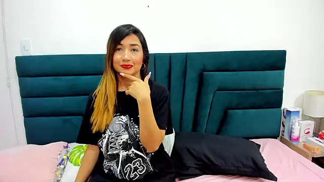 LisaWhite  online show from 03-04-25, 01:23