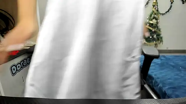 Snapshot of Hotqueensex chatting on 12-16-25, 02:49 Hotqueensex online show from 12-16-25, 02:49