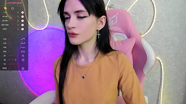 Snapshot of Molly_Crystall chatting on 05-18-26, 04:07 Molly Crystall online show from 05-18-26, 04:07