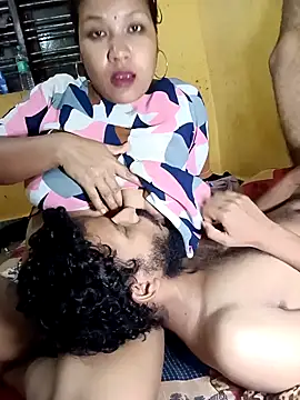 Snapshot of Radhikadavi879 chatting on 01-11-25, 08:10 Radhikadavi879 online show from 01-11-25, 08:10