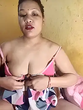 Snapshot of Radhikadavi879 chatting on 01-12-25, 09:40 Radhikadavi879 online show from 01-12-25, 09:40