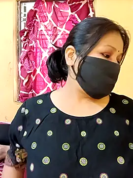 Snapshot of Radhikadavi879 chatting on 02-27-25, 07:44 Radhikadavi879 online show from 02-27-25, 07:44