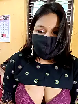 Snapshot of Radhikadavi879 chatting on 02-28-25, 03:15 Radhikadavi879 online show from 02-28-25, 03:15