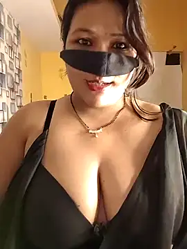 Snapshot of Radhikadavi879 chatting on 09-11-25, 07:25 Radhikadavi879 online show from 09-11-25, 07:25