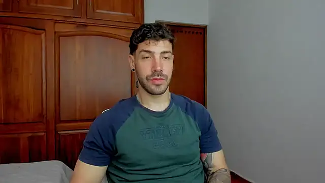 Snapshot of Guyinthemountain chatting on 05-11-26, 01:17 Guyinthemountain online show from 05-11-26, 01:17