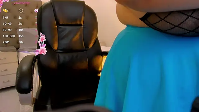 Snapshot of JulietaKane chatting on 02-04-25, 07:29 JulietaKane online show from 02-04-25, 07:29