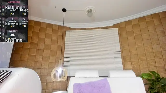 Snapshot of TOWERS21_ chatting on 01-18-25, 11:22 TOWERS21 online show from 01-18-25, 11:22