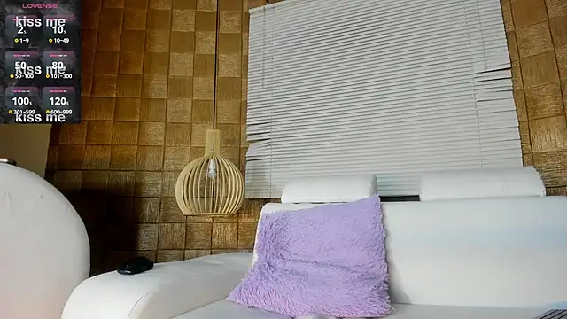 Snapshot of TOWERS21_ chatting on 01-21-25, 08:43 TOWERS21 online show from 01-21-25, 08:43