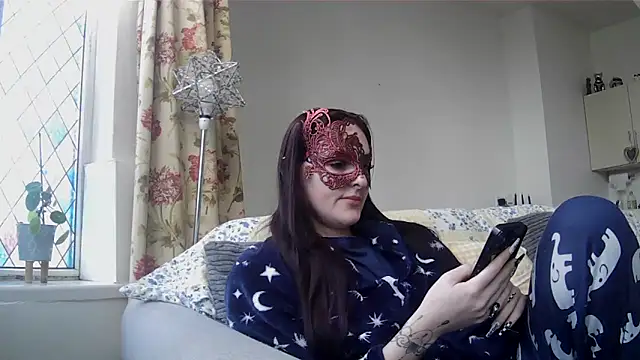 LexiSnowUK online show from 03-18-26, 09:34