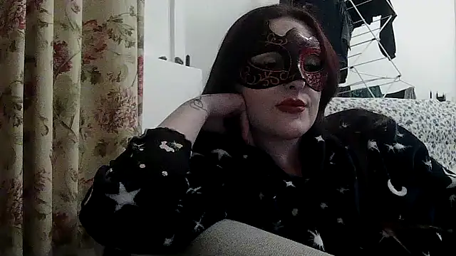 LexiSnowUK online show from 04-21-26, 08:23