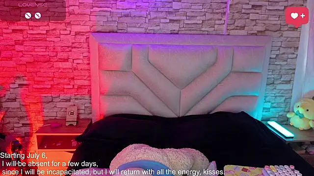  jade white  online show from 06-12-26, 01:43