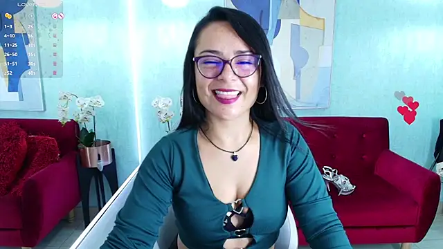 Snapshot of Tiara_rr chatting on 02-26-25, 10:42 Tiara rr online show from 02-26-25, 10:42