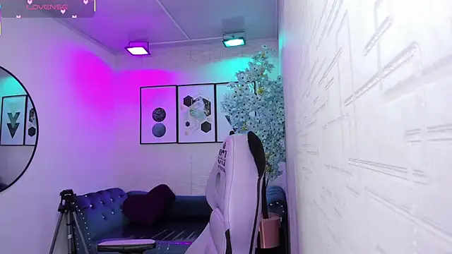 Tiara rr online show from 04-15-26, 03:24