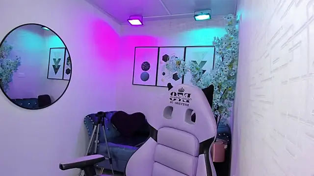 Tiara rr online show from 04-28-26, 03:33