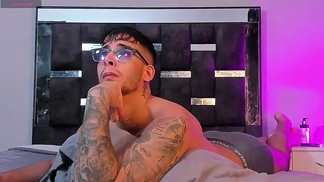 iamcamiloo  online show from 03-03-25, 03:19