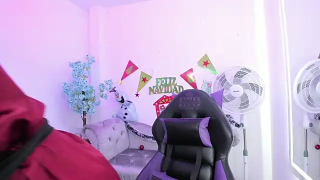 Ema louis  online show from 12-30-24, 08:47