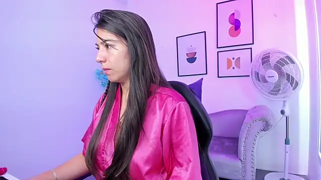 Ema louis  online show from 01-19-25, 12:39