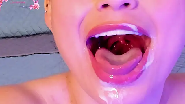 Snapshot of samanthasweeth chatting on 02-25-25, 04:31 samanthasweeth online show from 02-25-25, 04:31