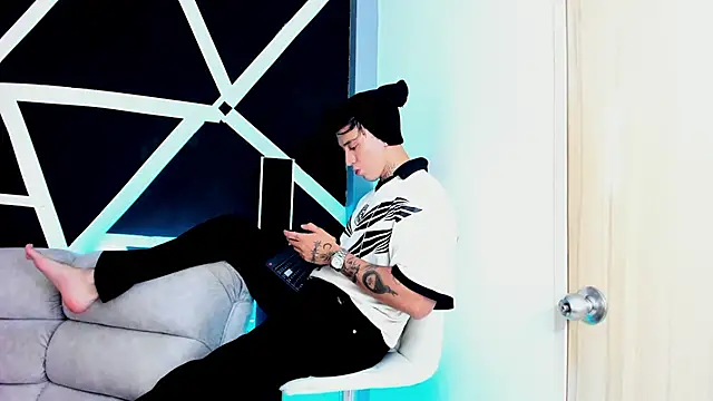 JUSTIN FULLER1 online show from 09-11-25, 07:03