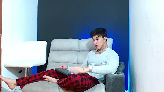 JUSTIN FULLER1 online show from 04-09-26, 06:13