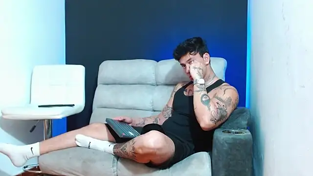 JUSTIN FULLER1 online show from 04-16-26, 05:08