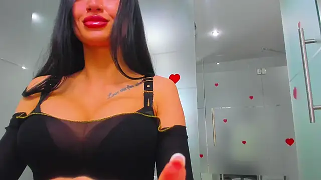 Snapshot of Queenrafaella chatting on 05-26-26, 03:57 Queenrafaella online show from 05-26-26, 03:57