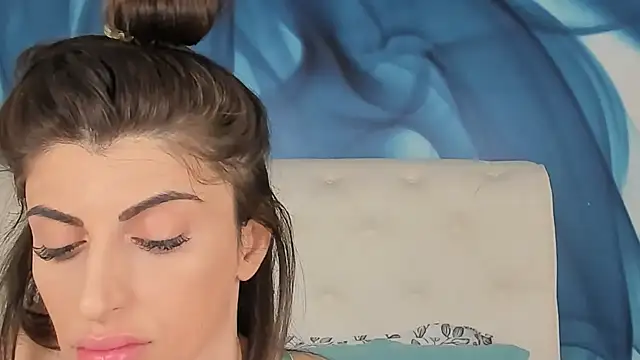 SkinnyDolly online show from 09-28-25, 02:06