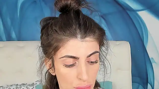 SkinnyDolly online show from 10-11-25, 02:00