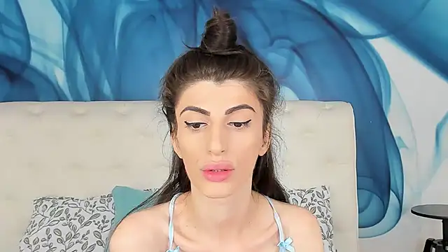 SkinnyDolly online show from 10-25-25, 02:08