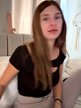 emma05 online show from 10-10-25, 05:28