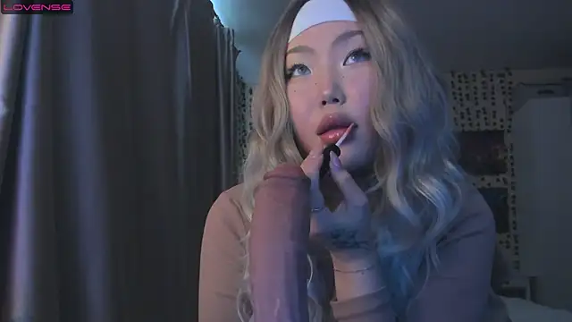 Snapshot of uko_sa chatting on 03-22-25, 01:30 uko sa online show from 03-22-25, 01:30