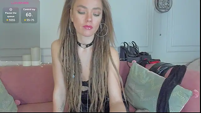 KellyFouler online show from 02-05-25, 01:33