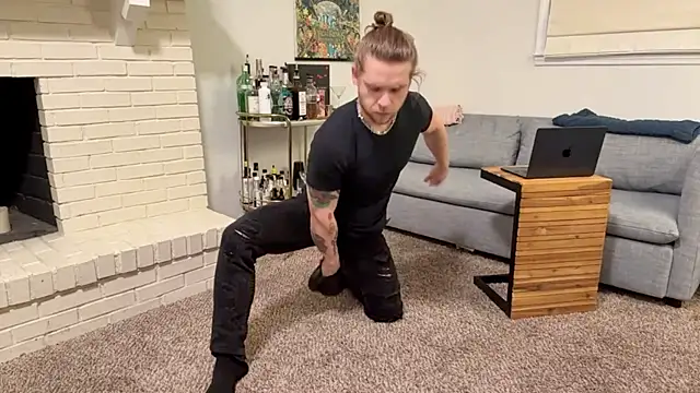 Snapshot of DaddydayDrinkzz chatting on 12-30-24, 05:37 DaddydayDrinkzz online show from 12-30-24, 05:37