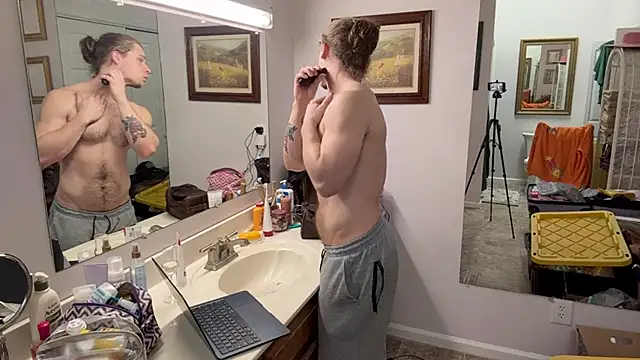 Snapshot of DaddydayDrinkzz chatting on 02-09-25, 05:19 DaddydayDrinkzz online show from 02-09-25, 05:19