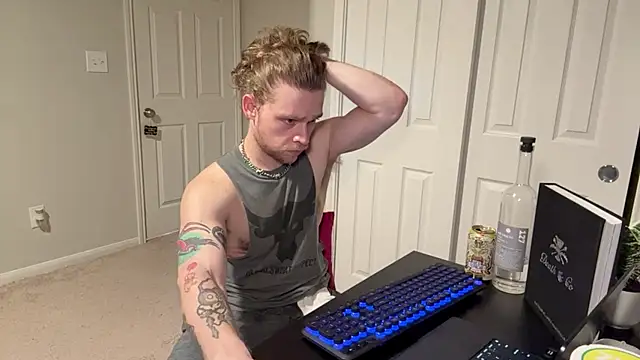 Snapshot of DaddydayDrinkzz chatting on 03-15-25, 06:14 DaddydayDrinkzz online show from 03-15-25, 06:14