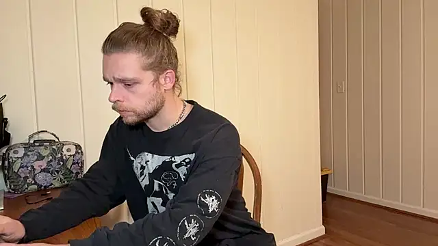 Snapshot of DaddydayDrinkzz chatting on 12-05-25, 02:31 DaddydayDrinkzz online show from 12-05-25, 02:31