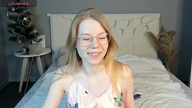 Esme Runn online show from 12-16-24, 10:29