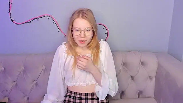 Esme Runn online show from 01-29-25, 03:47